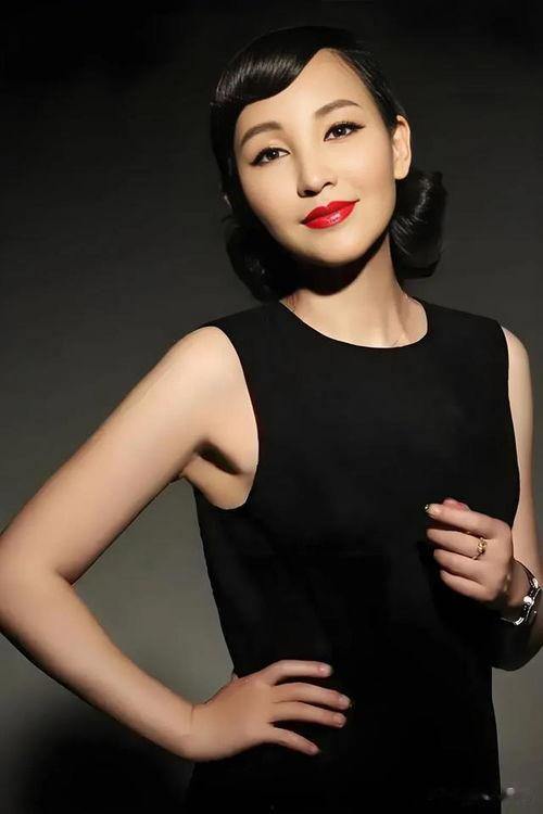 国产丝袜诱惑,国产时尚潮流的别样演绎  第3张